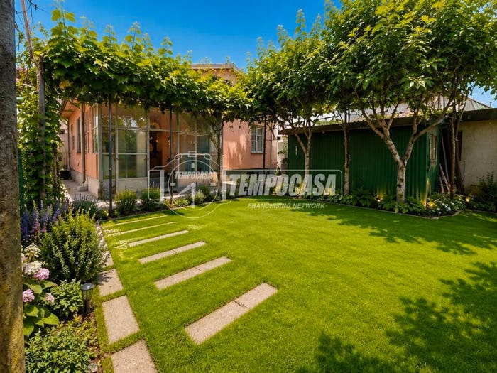 Casa quadrilocale in vendita in Via OSOPPO, Cesano Maderno