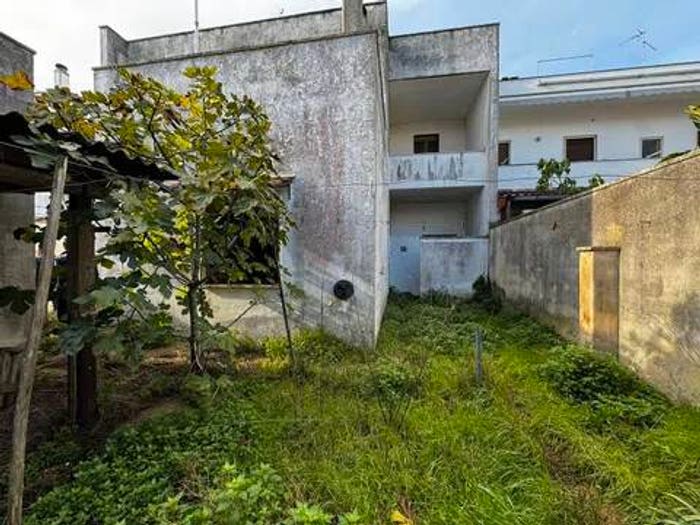 Appartamento con 6 locali in vendita in Via Cristoforo Colombo, Martano