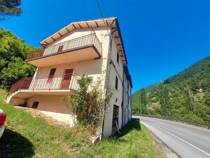 Casa con 6 locali in vendita in Frazione Casali Belforte, Preci
