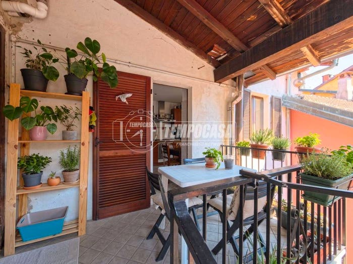 Appartamento trilocale in vendita in Via Maggio, Besano