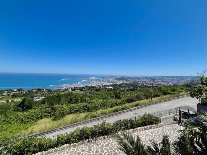 Casa con 6 locali in vendita in Posatora, Ancona