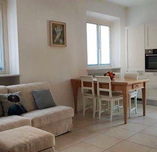 Appartamento trilocale in vendita in Marina di Massa Centro, Massa