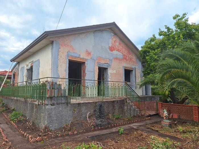 Casa quadrilocale in vendita in Via Giuseppe Ungaretti, Centro, Pedara