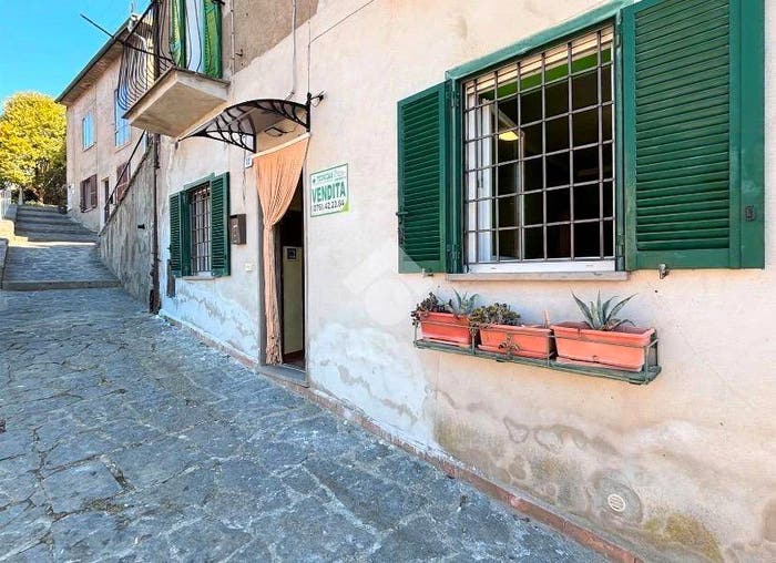 Appartamento bilocale in vendita in Via delle Mura, Latera