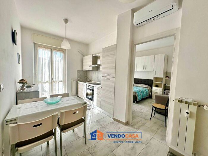 Appartamento bilocale in vendita in Via Ponti, Borghetto Santo Spirito