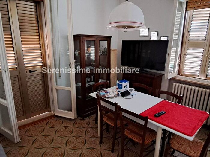 Casa con 6 locali in vendita in Villa Ceccolini, Pesaro