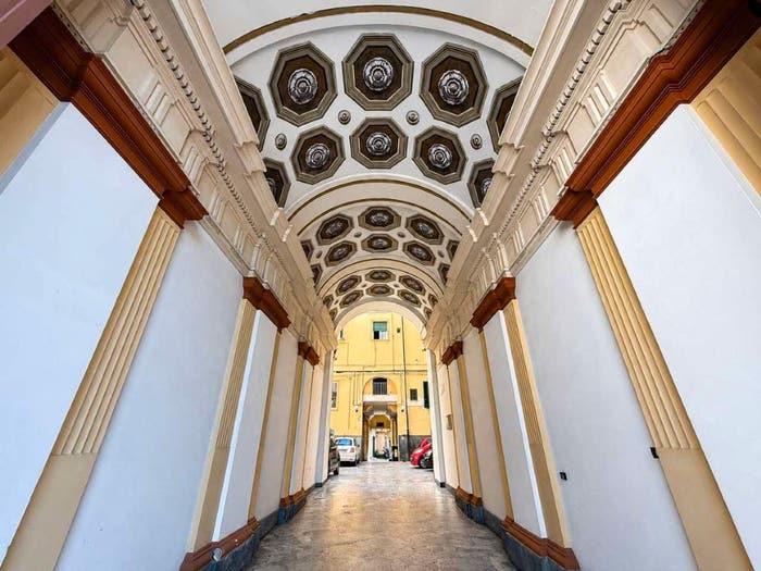 Appartamento con 5 locali in vendita in via Luigia Sanfelice, Vomero, Napoli