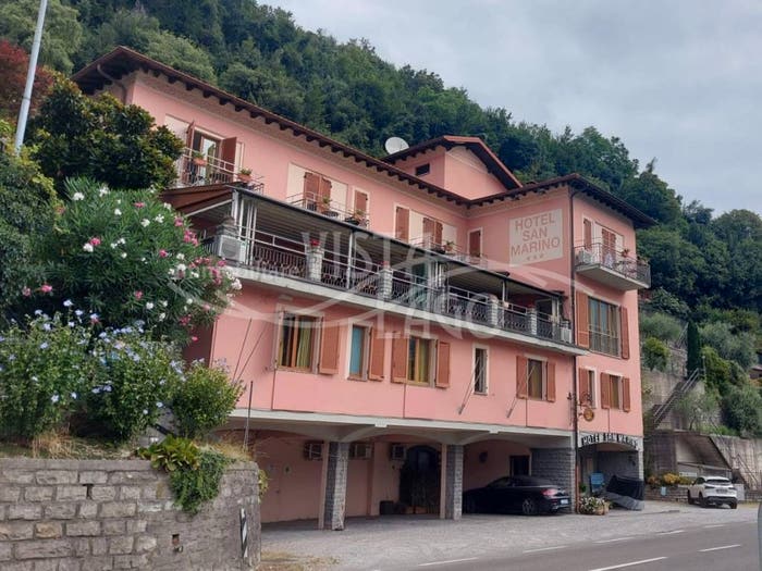 Casa con 6 locali in vendita in VIA REGINA NUOVA, Laglio