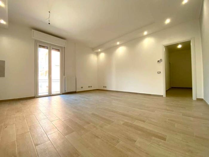 Appartamento quadrilocale in vendita in Via Genova, Clinica Piacenza, Piacenza