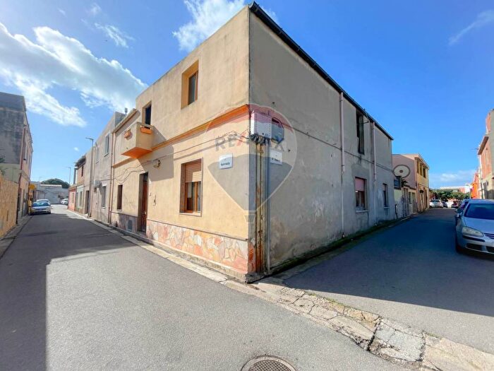 Casa con 6 locali in vendita in via kennedy, Centro, Maracalagonis