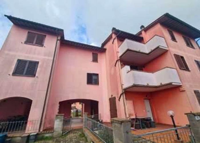 Appartamento trilocale in vendita in Via Corte Petrarca a, Centro, Bientina