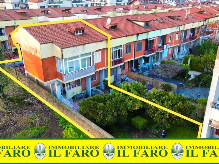 Casa con 5 locali in vendita in Via Palmiro Togliatti, Maristi Ospedale, Giugliano in Campania