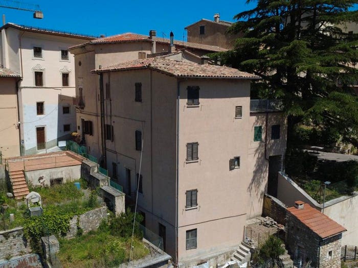 Casa quadrilocale in vendita in Via Padre Pietro Pirri, Centro, Cerreto di Spoleto