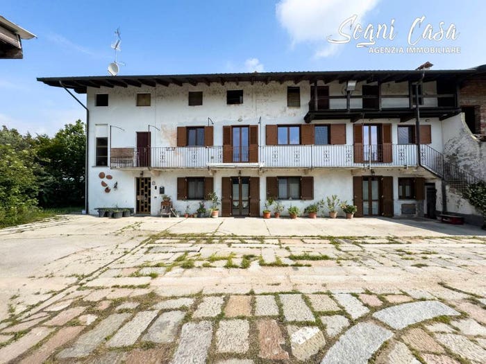 Casa con 6 locali in vendita in Via Gaggiolo, Centro, Oleggio