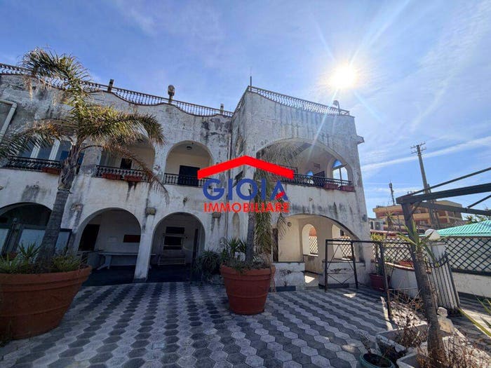 Casa con 6 locali in vendita in Via Cavalieri di Vittorio Veneto, Mondragone