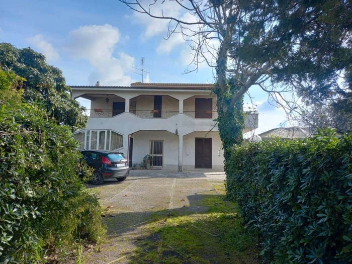 Casa con 6 locali in vendita in Via Delle Mimose, Centro, Cisterna di Latina