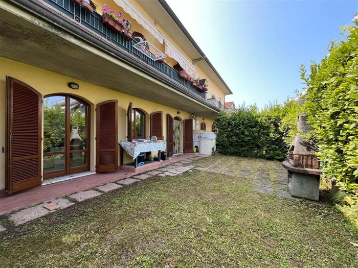 Appartamento quadrilocale in vendita in Via Lungofrigido di Ponente, Marina di Massa Centro, Massa