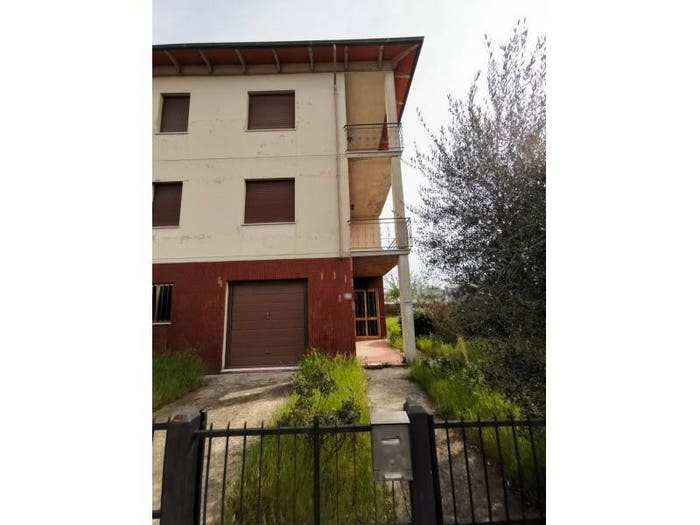 Casa quadrilocale in vendita in Levanella, Montevarchi
