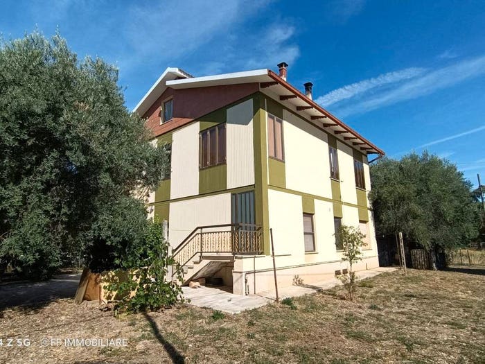 Casa con 6 locali in vendita in Via Donato Bramante, Cingoli