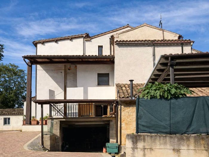 Appartamento con 6 locali in vendita in Via Pozzo, Falerone