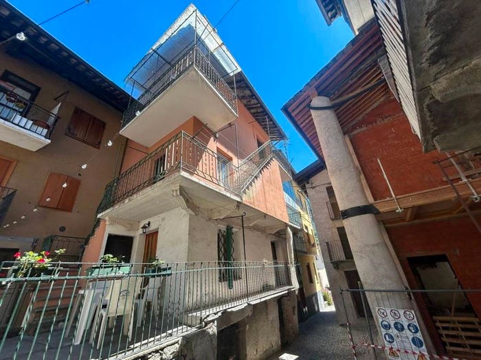 Appartamento con 6 locali in vendita in Via delle Rogge, Centro, Locana