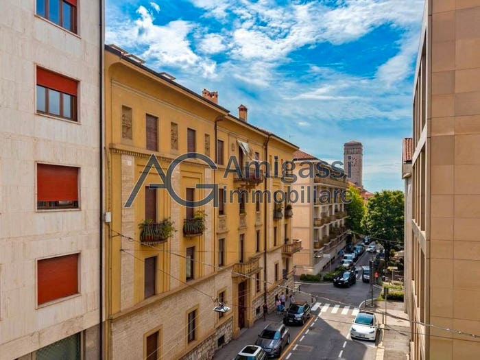 Appartamento quadrilocale in vendita in Viale Vittorio Emanuele II, Centro, Bergamo