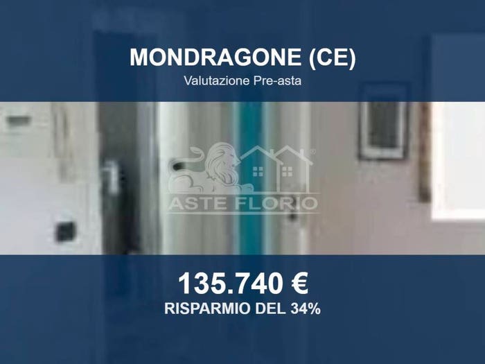 Appartamento con 6 locali in vendita in Via Flli Bencivenga, Mondragone