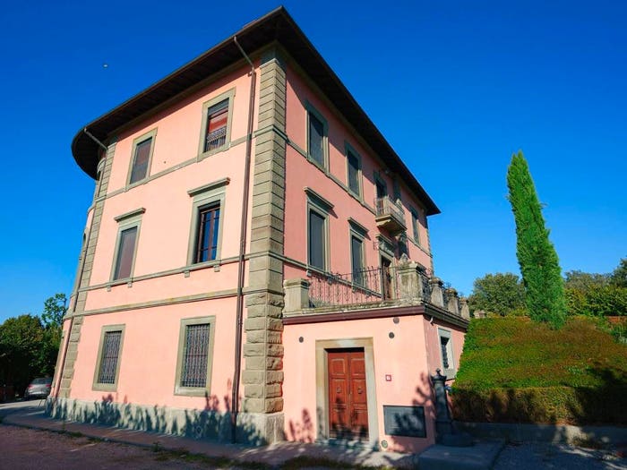 Casa con 6 locali in vendita in Cortona