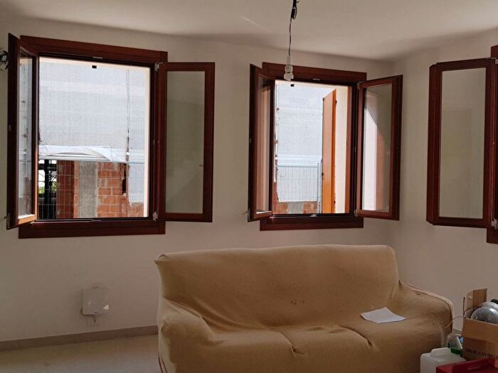 Casa con 5 locali in vendita in Piazza Dante Alighieri, Sant'antonio In Mercadello, Novi di Modena