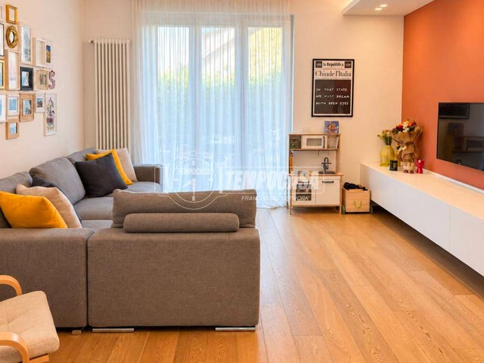 Appartamento trilocale in vendita in Via madonnina, Rogoredo Valaperta Rimoldo, Casatenovo