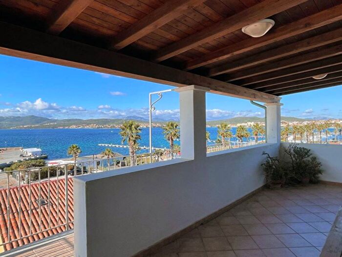 Casa trilocale in vendita in Via Libertà, Golfo Aranci