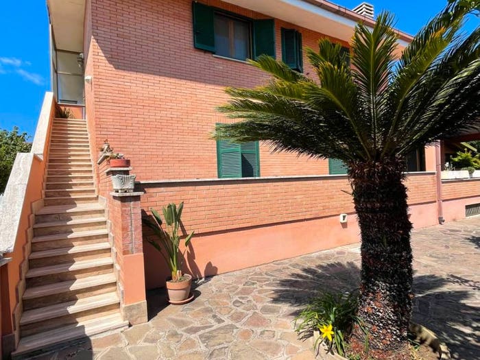 Appartamento quadrilocale in vendita in Via Mar Nero, Torvaianica Alta, Pomezia