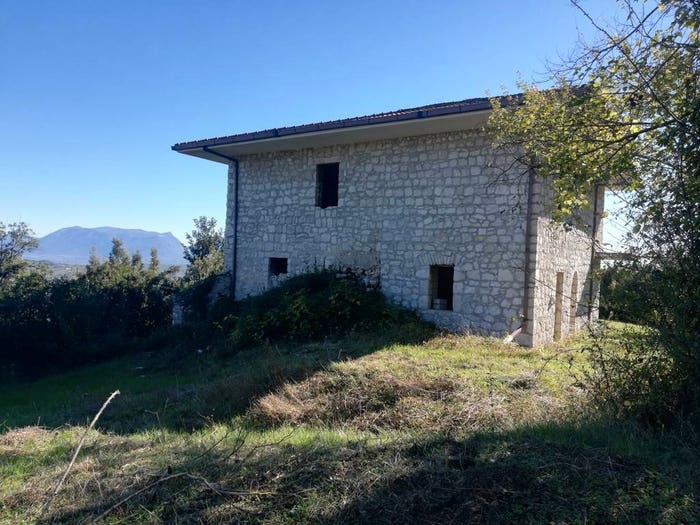 Casa con 6 locali in vendita in Via Briccio, Alvignano