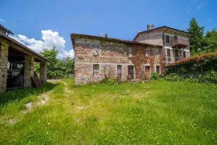 Casa con 6 locali in vendita in Frazione Villula, Corniglio