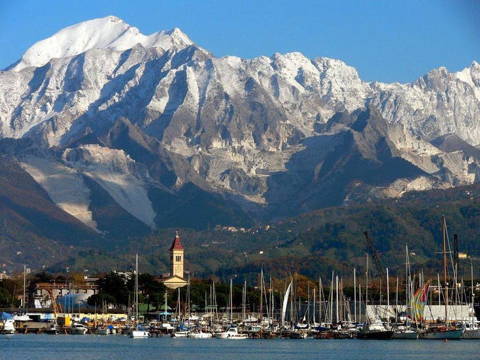 Appartamento quadrilocale in vendita in Via Capitano Michele Fiorillo, Marina di Carrara, Carrara