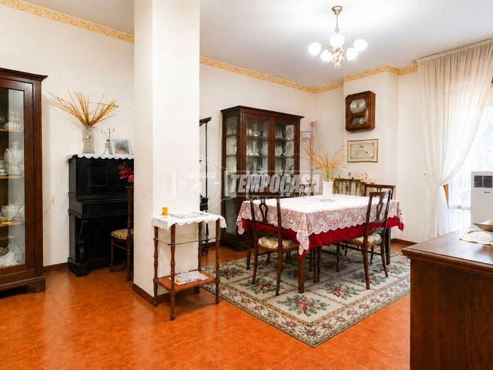 Appartamento quadrilocale in vendita in Via Carlo Pisacane, Crocetta, Modena