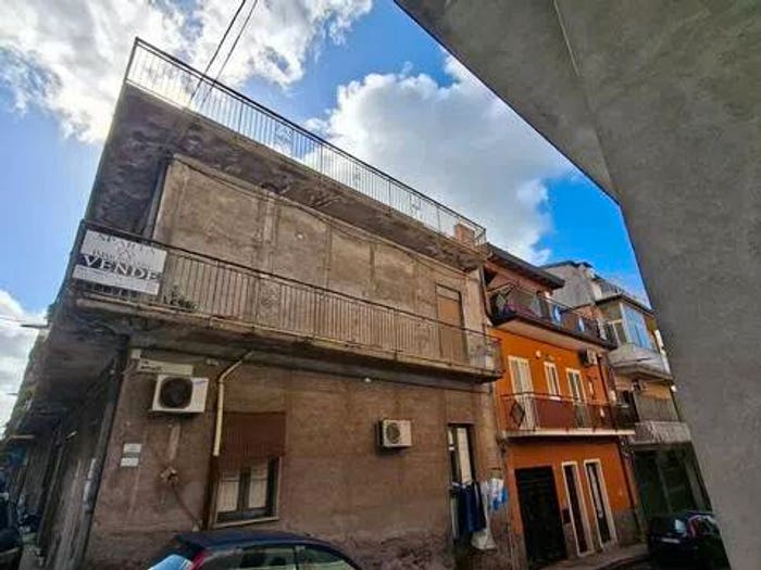 Casa con 6 locali in vendita in Via Campania, Paternò