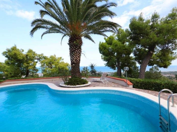 Casa con 6 locali in vendita in Colonnella