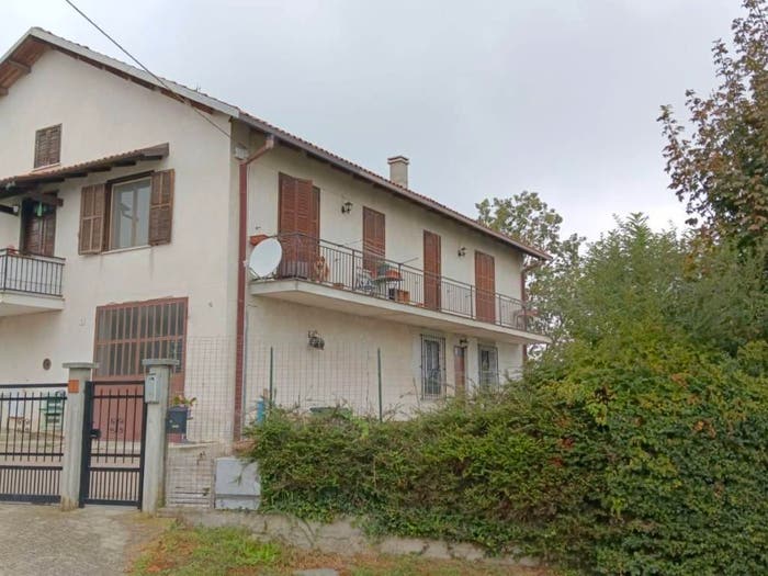 Casa con 6 locali in vendita in Via Principe Umberto, Olivola