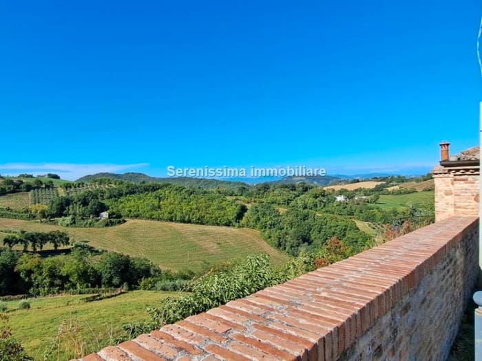 Appartamento con 6 locali in vendita in Via Calamone, Montelabbate