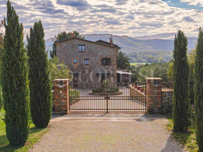 Casa con 6 locali in vendita in Via Monsignor Luigi Menghi, Città di Castello