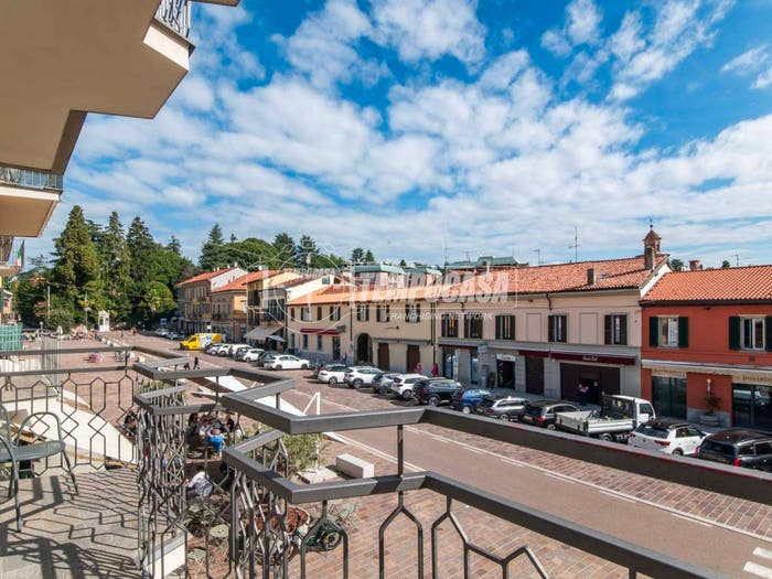 Appartamento trilocale in vendita in Piazza Libertà, Centro, Appiano Gentile