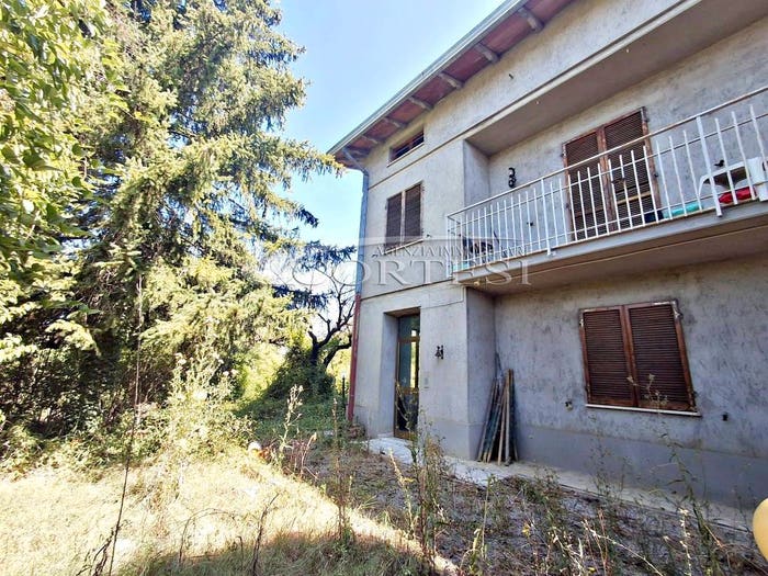 Casa con 6 locali in vendita in Strada Tiberina Nord, Parlesca, Perugia