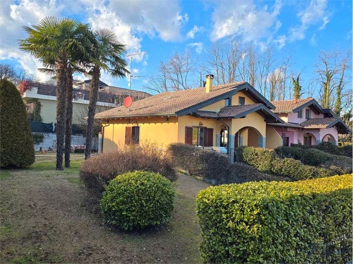Casa con 5 locali in vendita in via Invorio, Centro, Paruzzaro