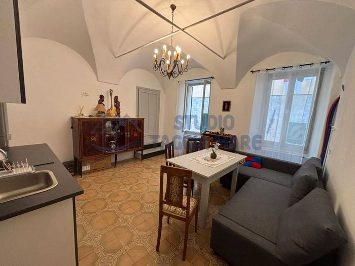 Casa con 6 locali in vendita in Via Fontana, Centro, Badalucco