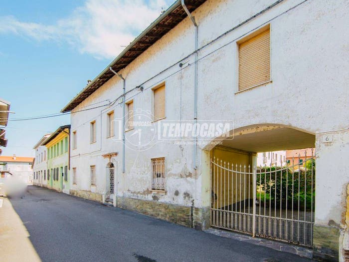 Casa con 6 locali in vendita in Via Beneficiati, Breme