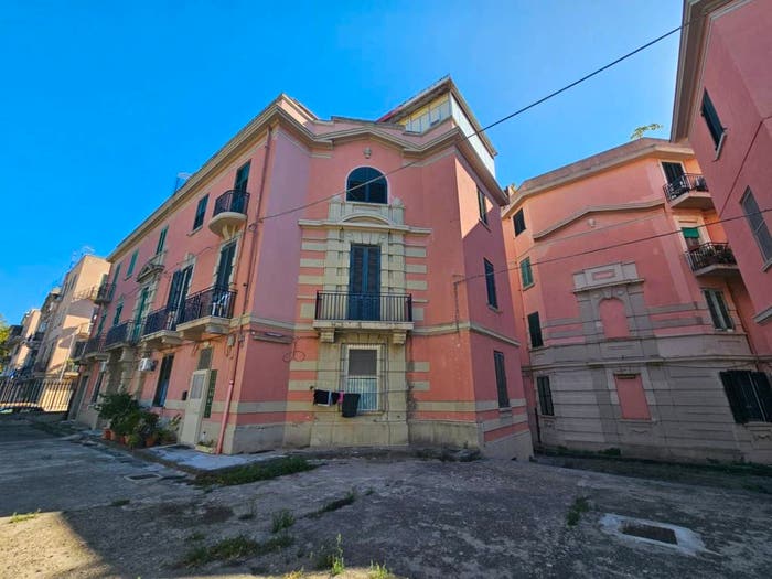 Appartamento quadrilocale in vendita in Viale Regina Elena, Giostra, Messina