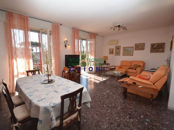 Appartamento con 6 locali in vendita in Marina di Massa Centro, Massa