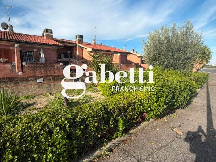 Casa con 5 locali in vendita in Via Sandro Penna, Tor Vergata, Roma