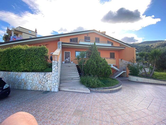 Casa con 9 locali in vendita in Contrada Gaglio, Sant'Agata Di Militello